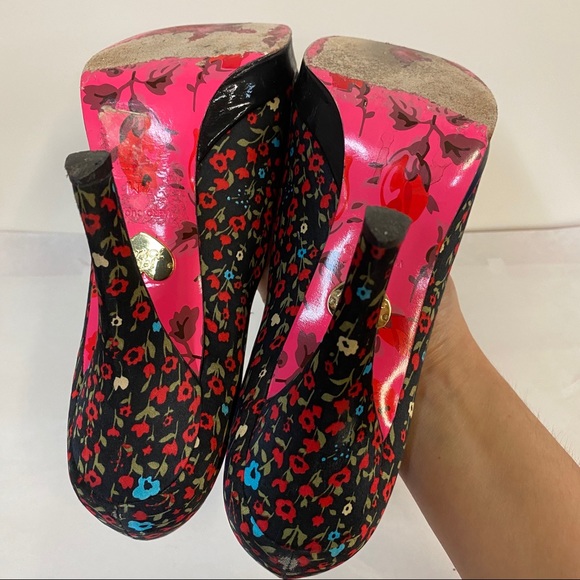 Betsy Johnson Rosy II Black Satin Flower Print - Picture 6 of 7